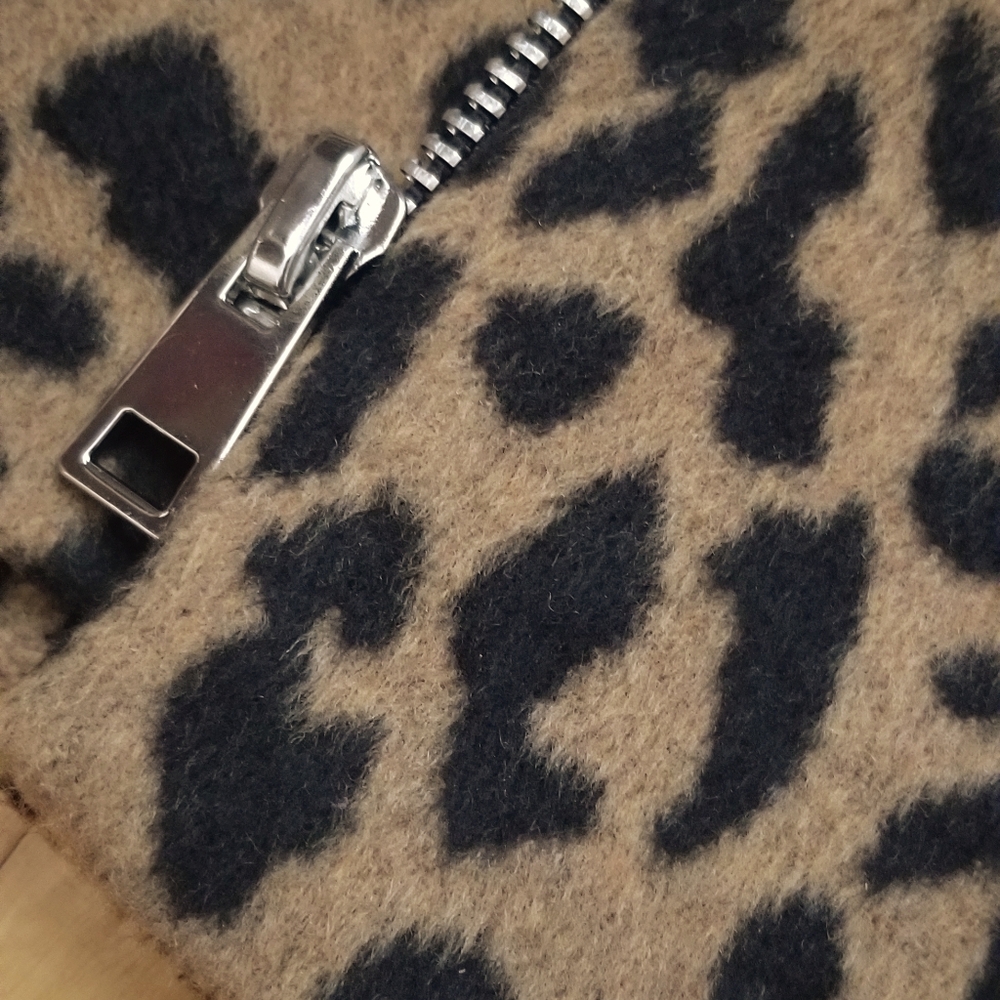 mini skirt with 2 pockets and zipper animal print